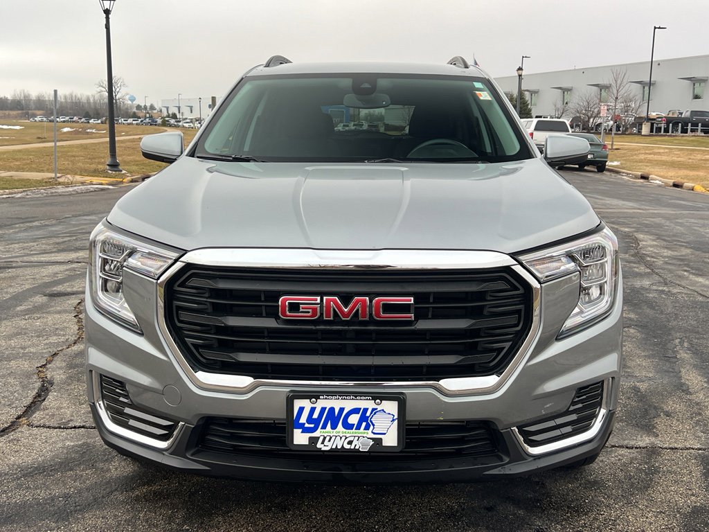 Used 2024 GMC Terrain SLE w/ Driver Convenience Package image 7