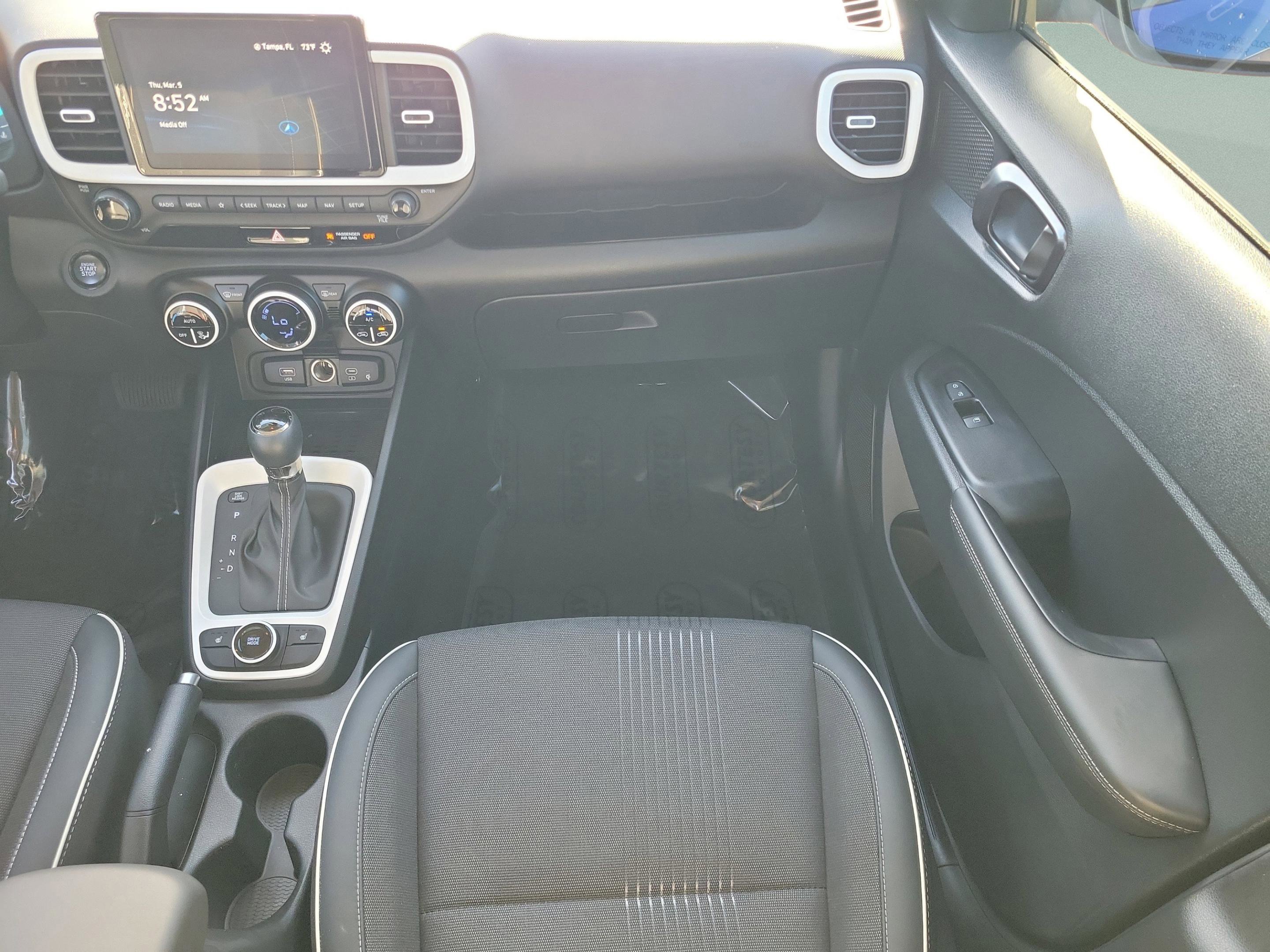 Certified 2024 Hyundai Venue Limited image 11