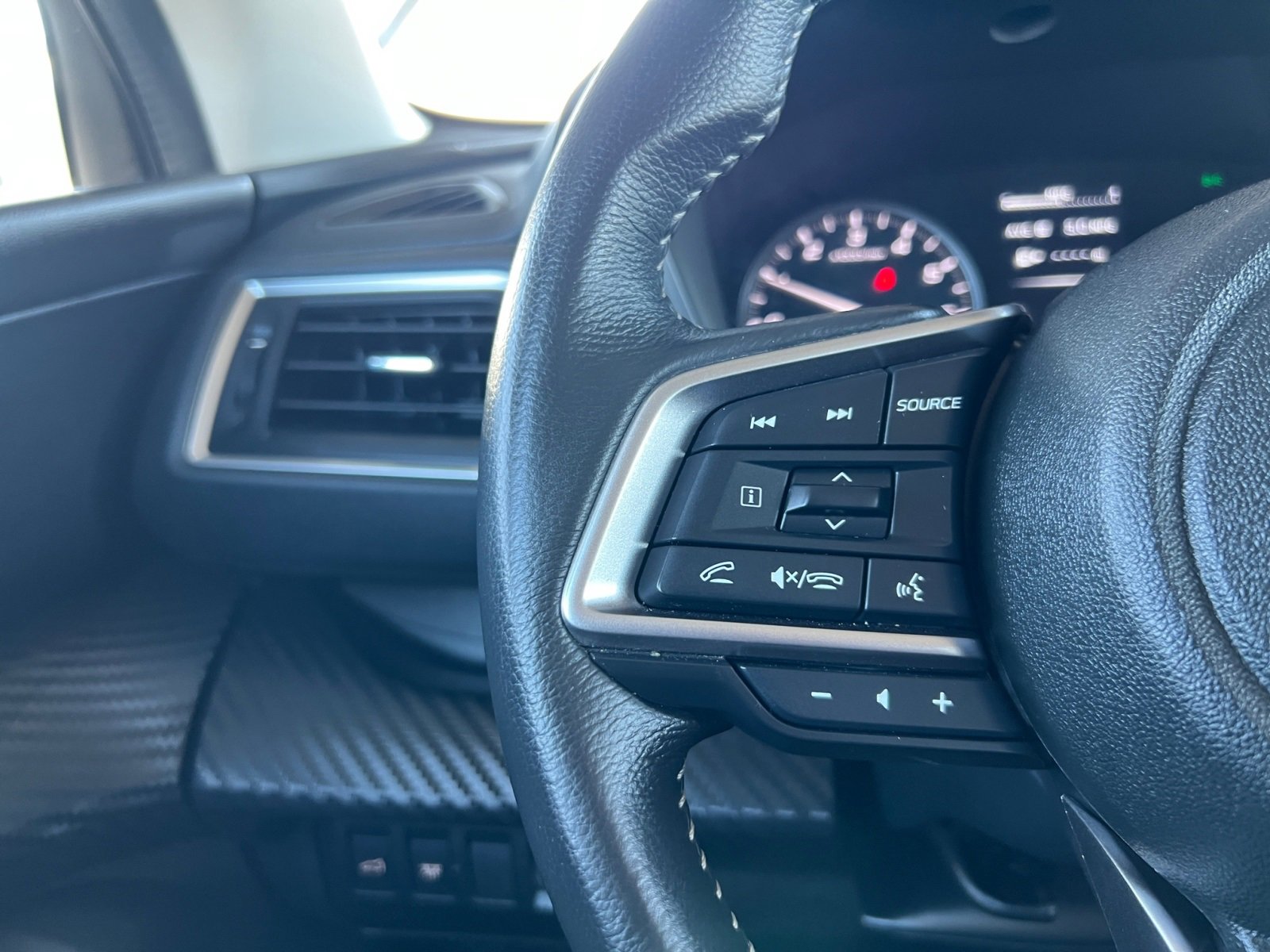 Used 2024 Subaru Ascent Premium w/ Convenience Package image 25