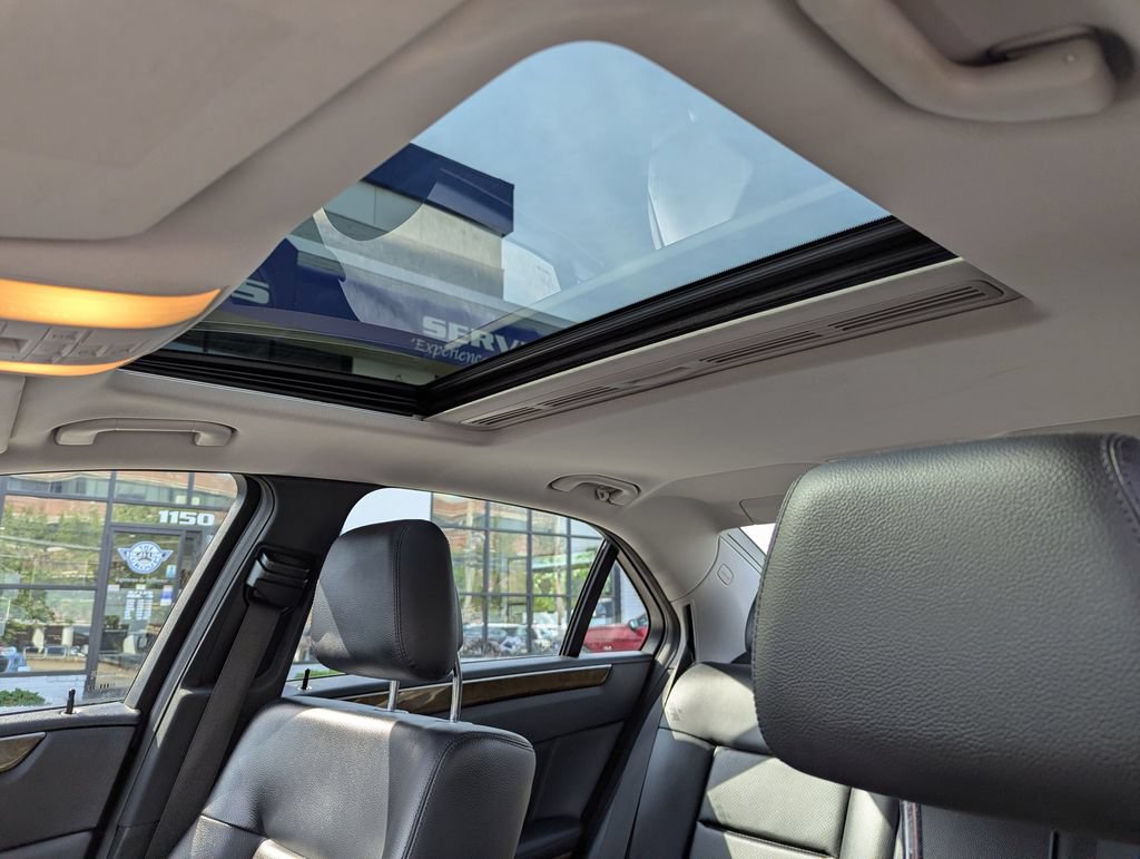 Used 2010 Mercedes-Benz E 350 4MATIC Sedan image 31