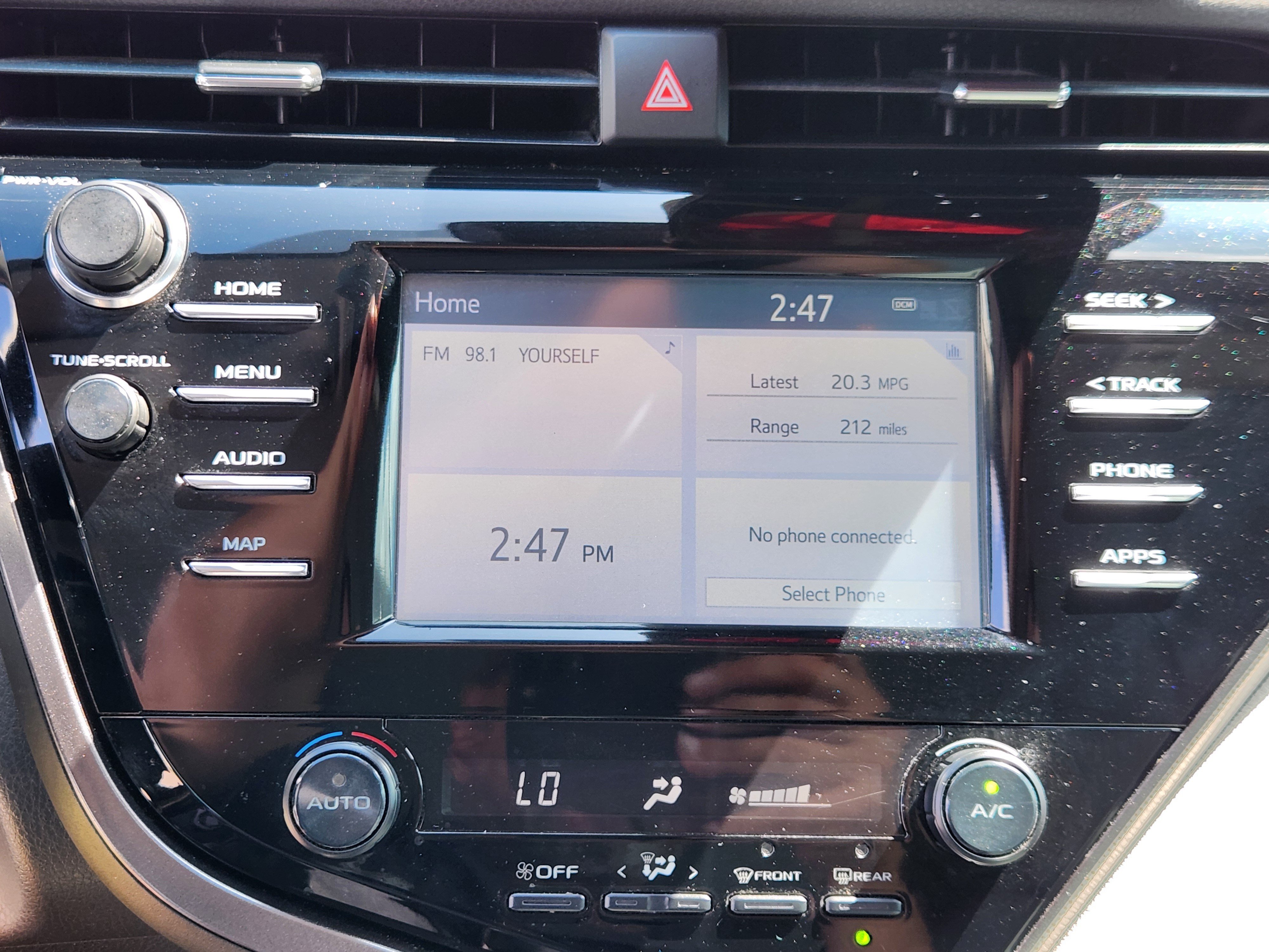 Used 2019 Toyota Camry SE FWD image 11