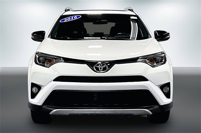 Used 2016 Toyota RAV4 SE image 2