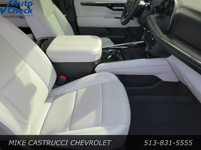 Used 2025 Chevrolet Suburban Premier AWD/4WD image 28