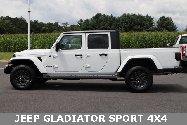 Used 2024 Jeep Gladiator Sport image 4
