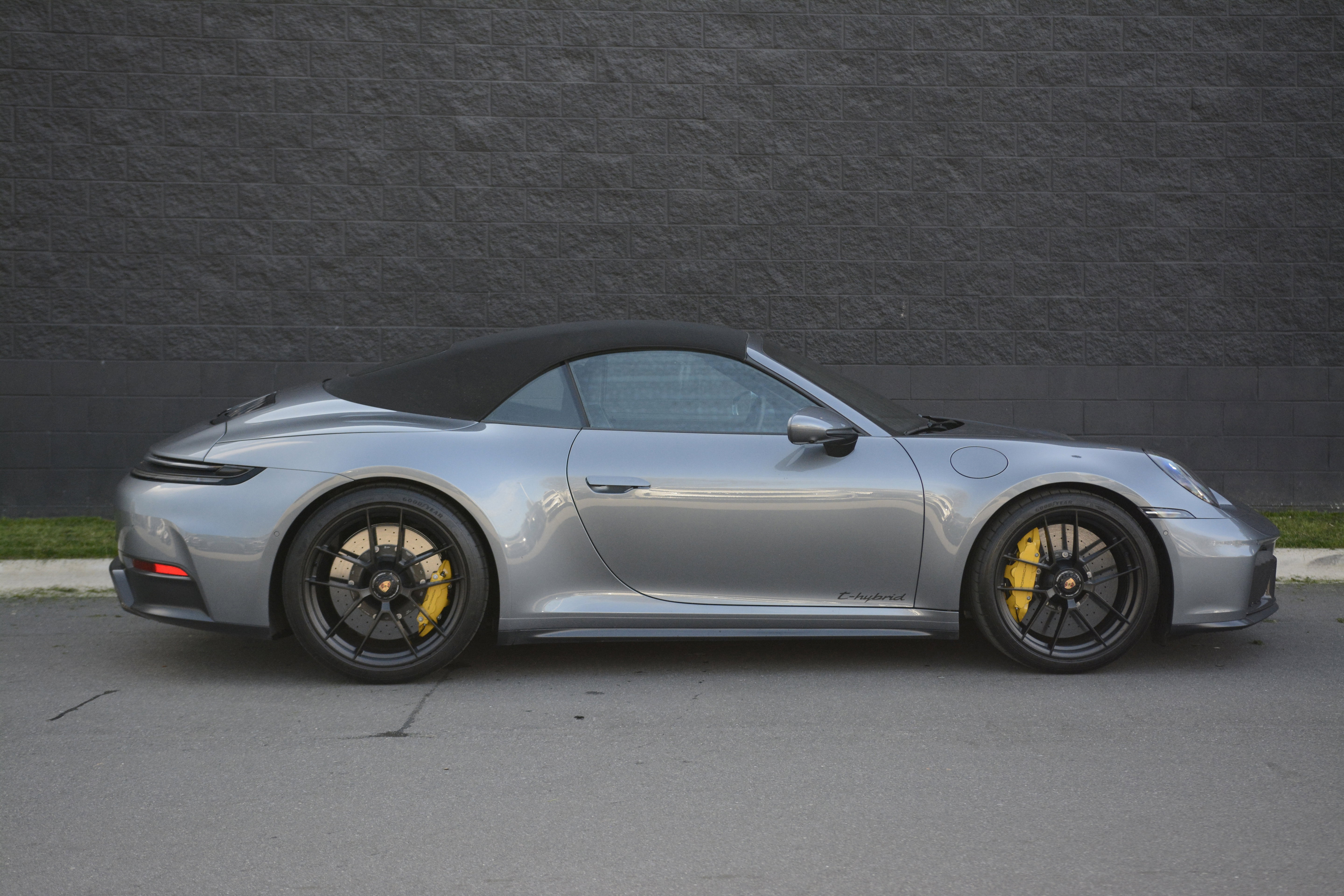 Certified 2025 Porsche 911 Carrera GTS image 8