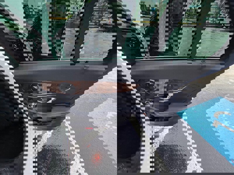 Used 2015 Mercedes-Benz C 300 4MATIC Sedan image 38