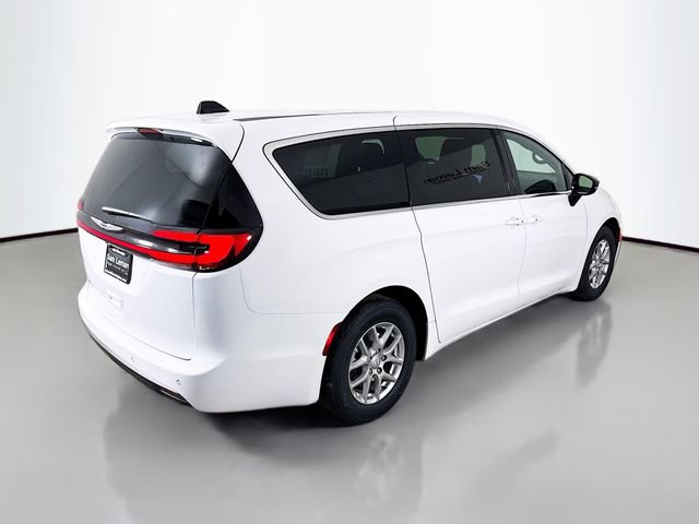 New 2026 Chrysler Pacifica Select image 7