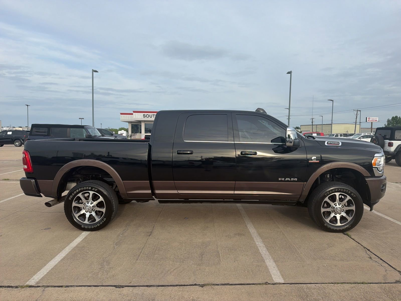 Used 2024 RAM 2500 Limited w/ Towing Technology Group AWD/4WD image 4