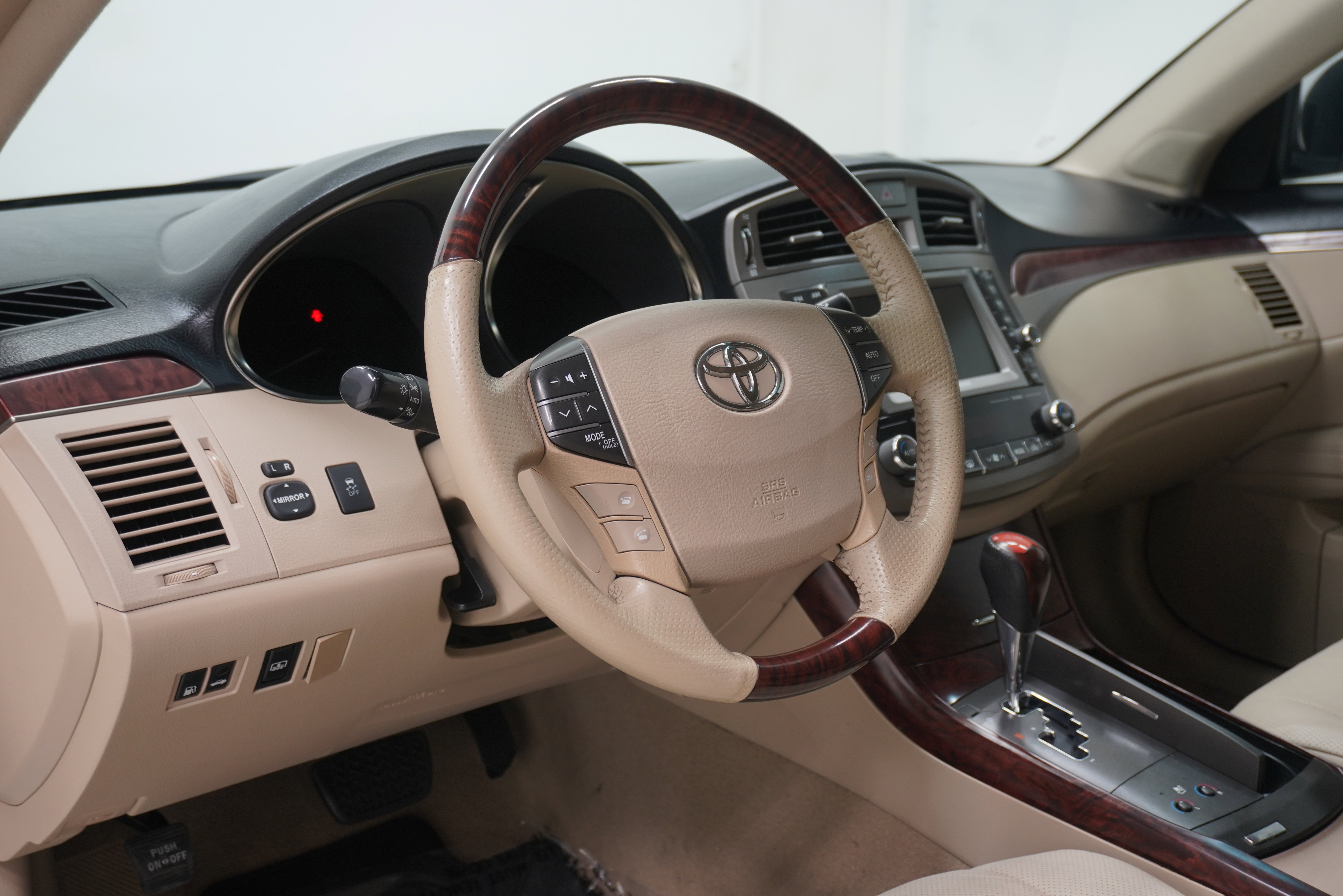 Used 2011 Toyota Avalon Limited FWD image 10