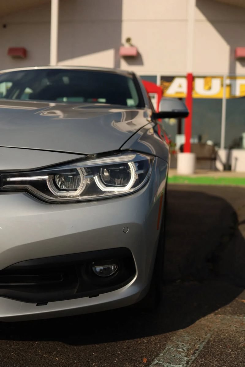 Used 2018 BMW 320i xDrive Sedan w/ Convenience Package AWD/4WD image 45