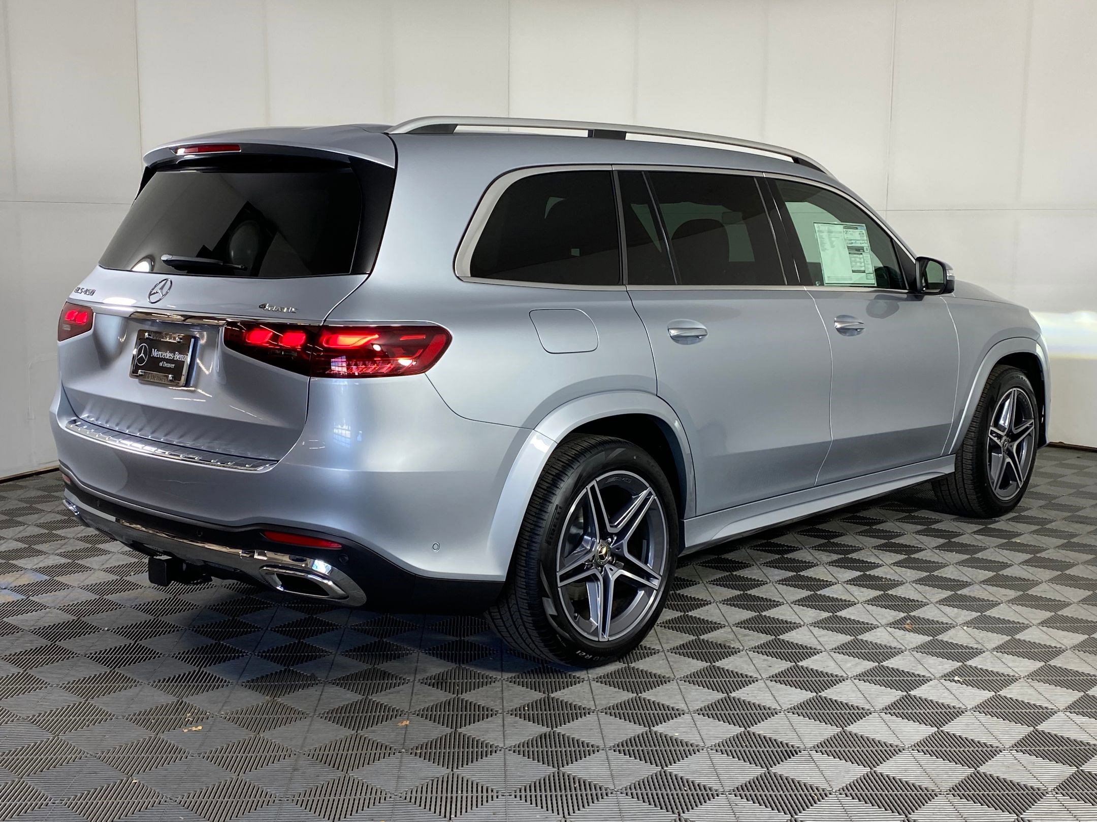 Used 2025 Mercedes-Benz GLS 450 4MATIC image 8