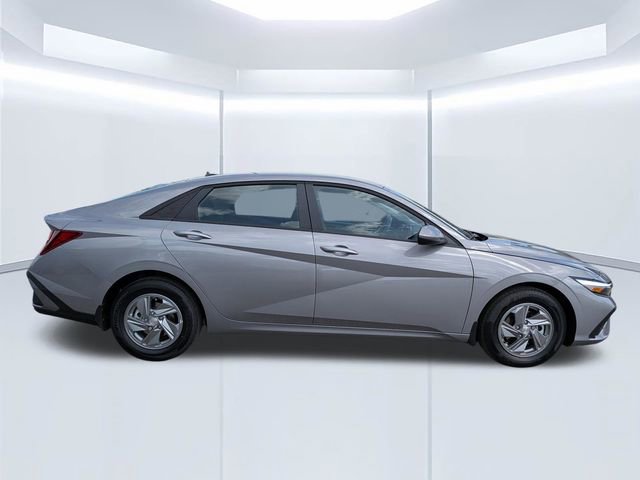 Certified 2026 Hyundai Elantra SE image 3