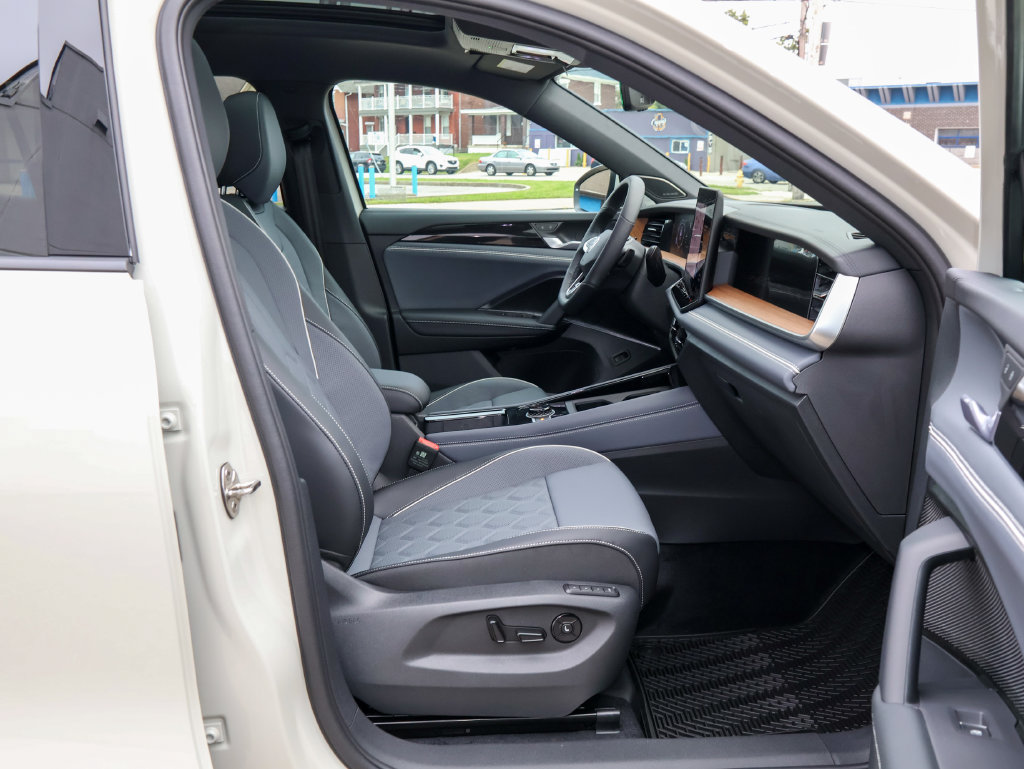 New 2027 Volkswagen Tiguan SEL R-Line AWD/4WD image 35