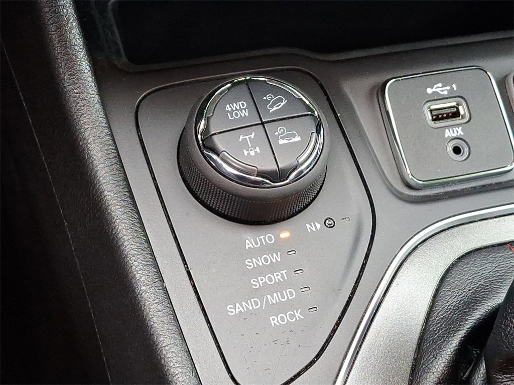 Used 2020 Jeep Cherokee Trailhawk w/ Comfort/Convenience Group image 23