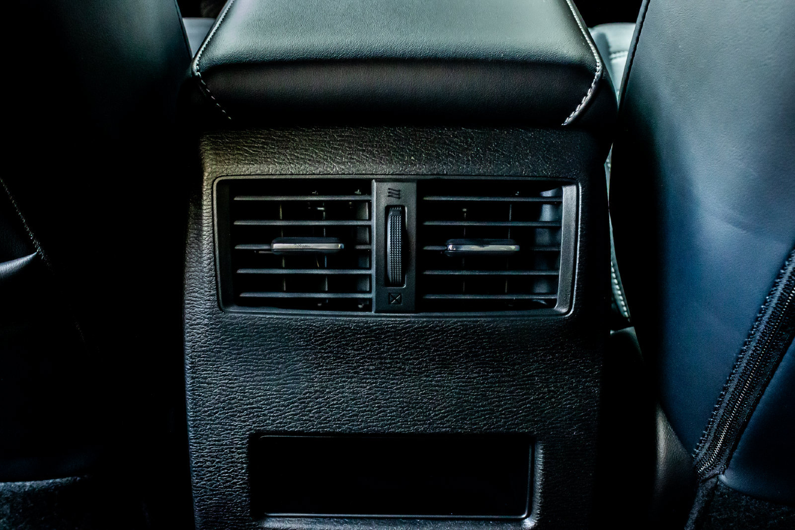 New 2026 Mitsubishi Outlander LE AWD/4WD image 15