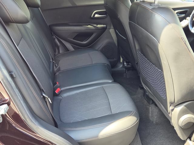 Used 2020 Chevrolet Trax LT w/ LT Convenience Package FWD image 18