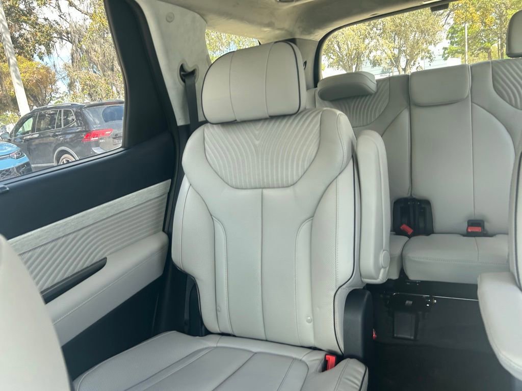 Used 2023 Hyundai Palisade Calligraphy image 12