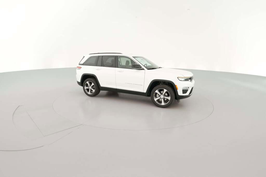 New 2025 Jeep Grand Cherokee Limited w/ Trailer Tow Package image 15