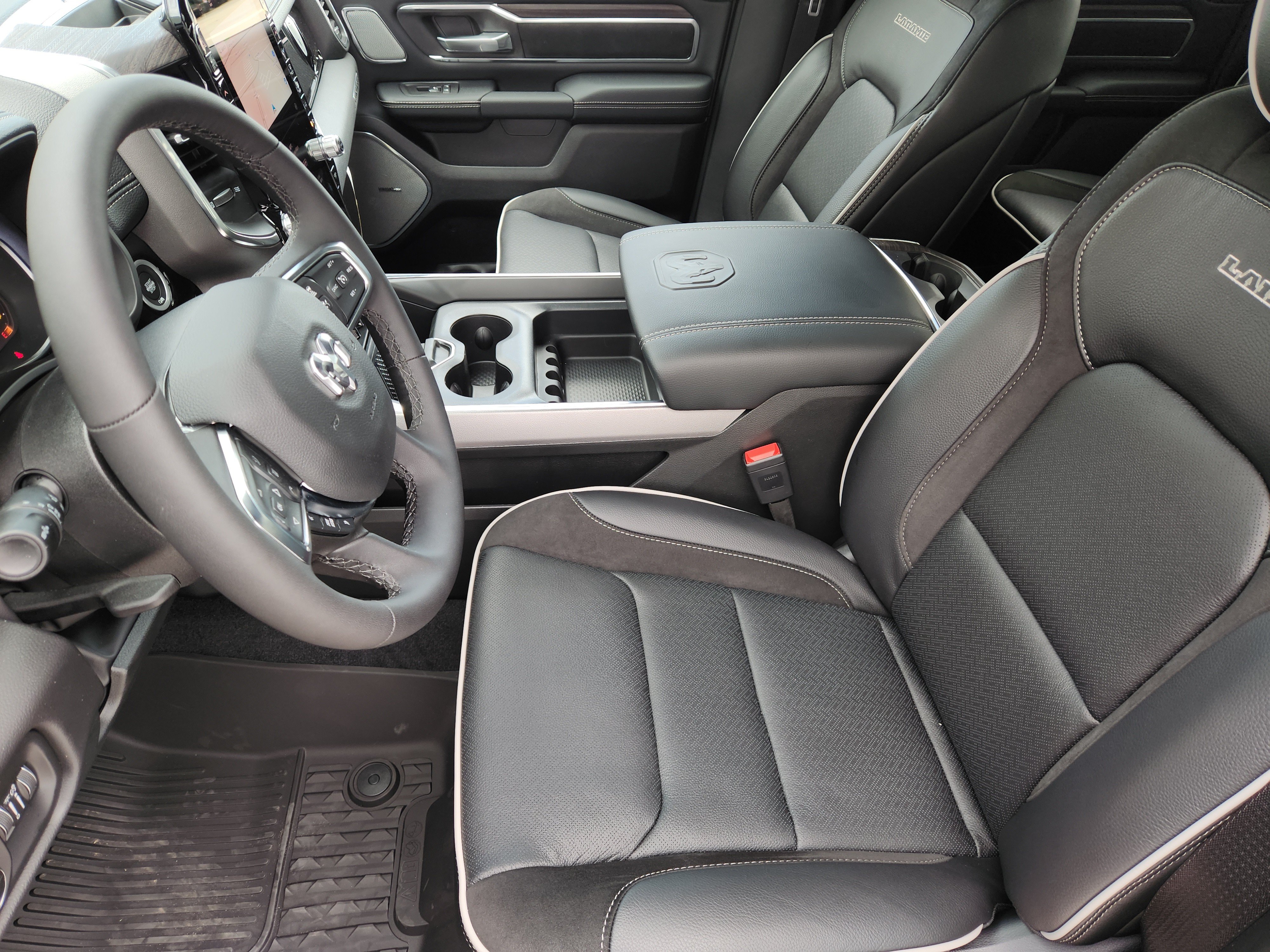 New 2026 RAM 1500 Laramie AWD/4WD image 11