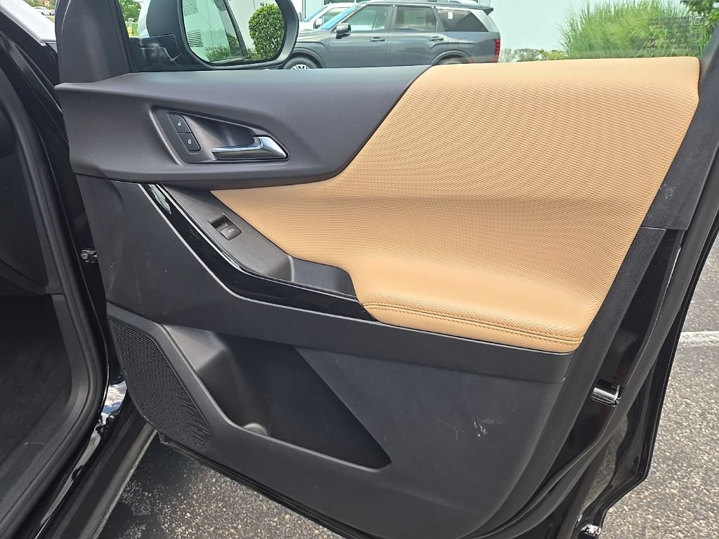 Used 2025 Chevrolet Equinox ACTIV w/ LPO, Floor Liner Package FWD image 32