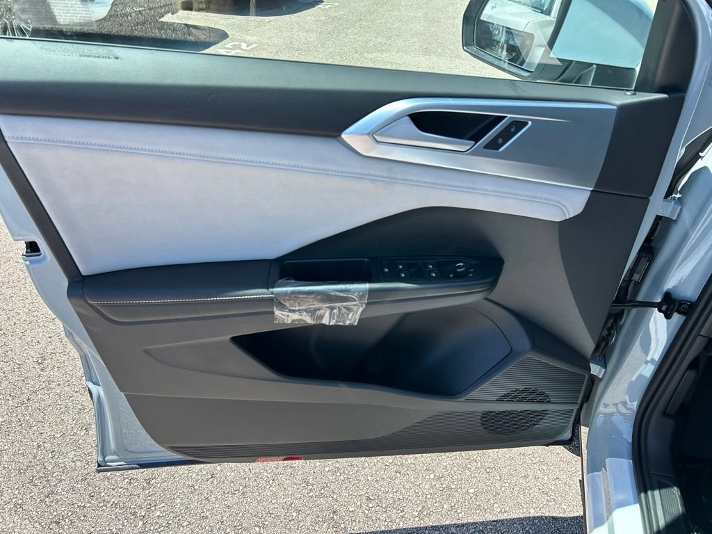 New 2026 Volkswagen Taos SE FWD image 17