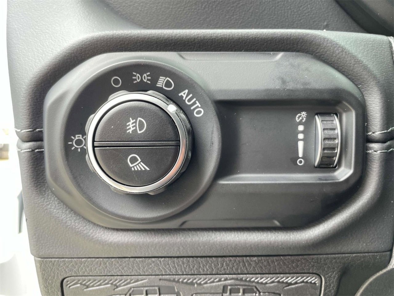 New 2025 Jeep Gladiator Sport w/ Premium Package image 13