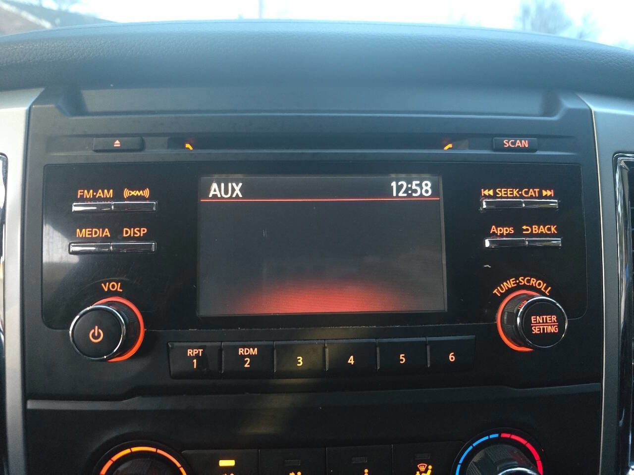 Used 2017 Nissan Titan SV image 21