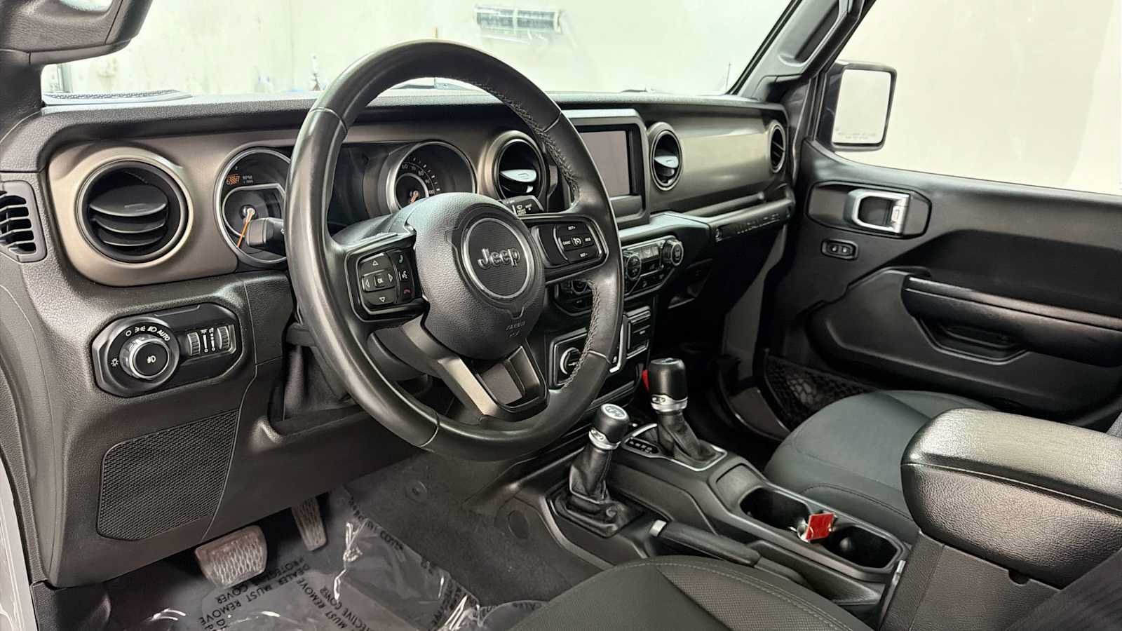 Used 2018 Jeep Wrangler Sport AWD/4WD image 12
