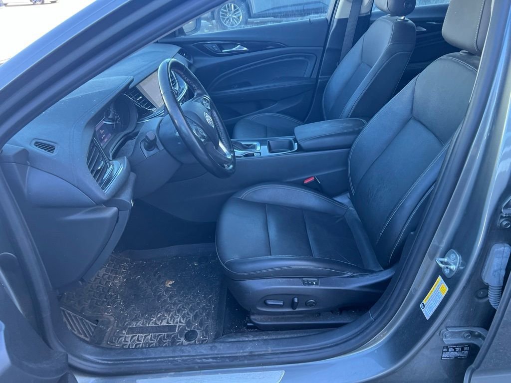 Used 2018 Buick Regal Essence w/ Driver Confidence Package #1 AWD/4WD image 12