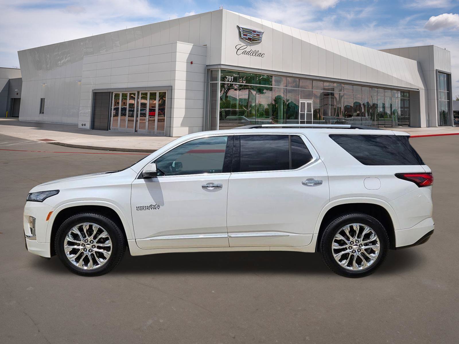 Used 2023 Chevrolet Traverse High Country AWD/4WD image 3