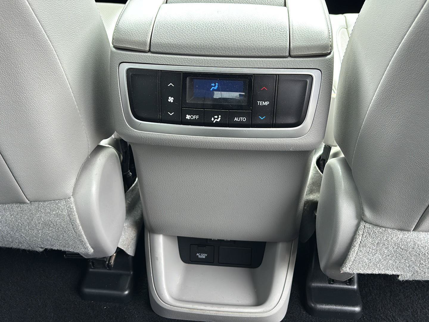 Used 2018 Toyota Highlander Limited AWD/4WD image 19