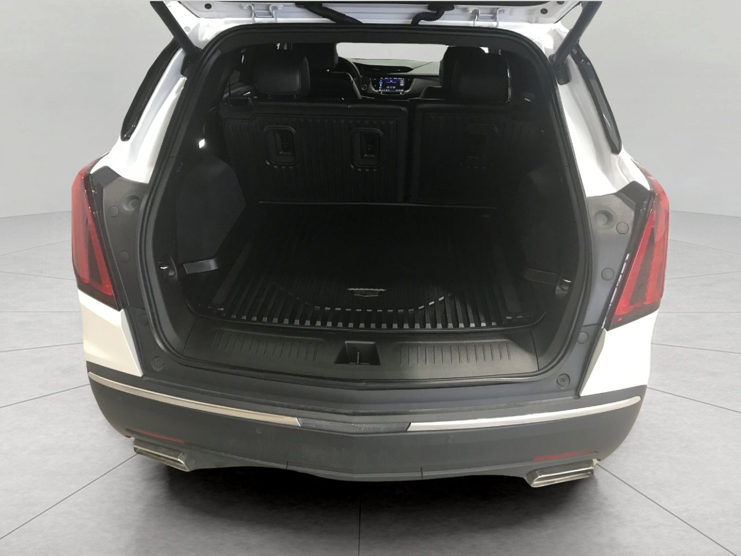 Certified 2025 Cadillac XT5 Luxury w/ LPO, Floor Liner Package image 9
