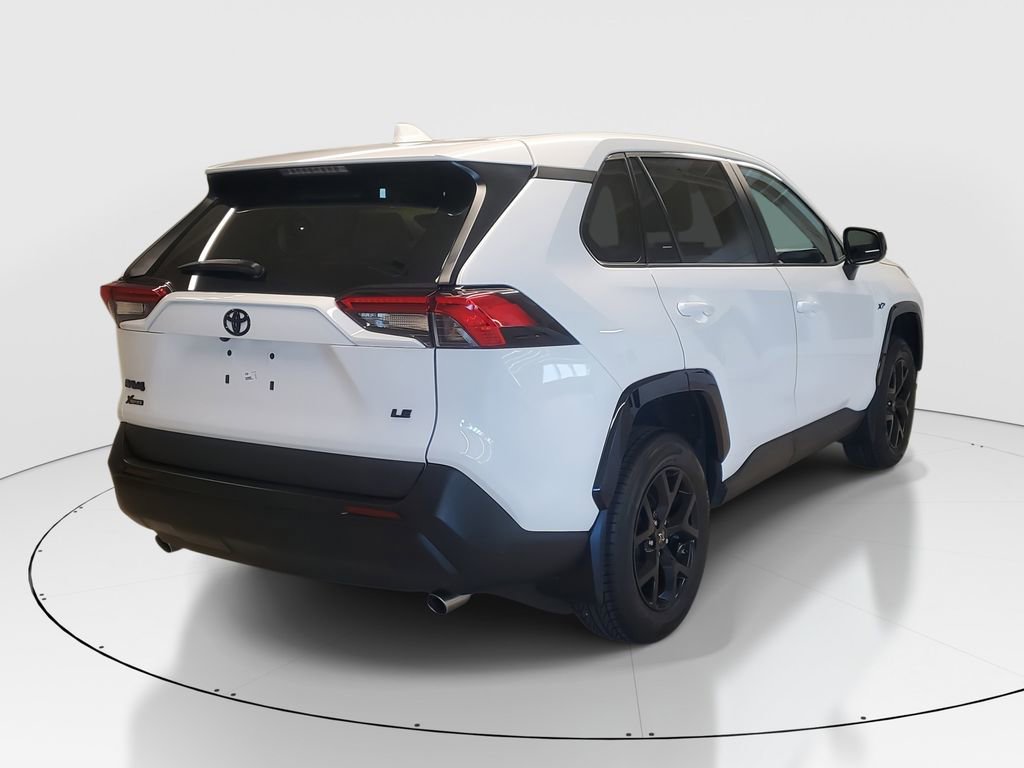 Used 2024 Toyota RAV4 LE image 7