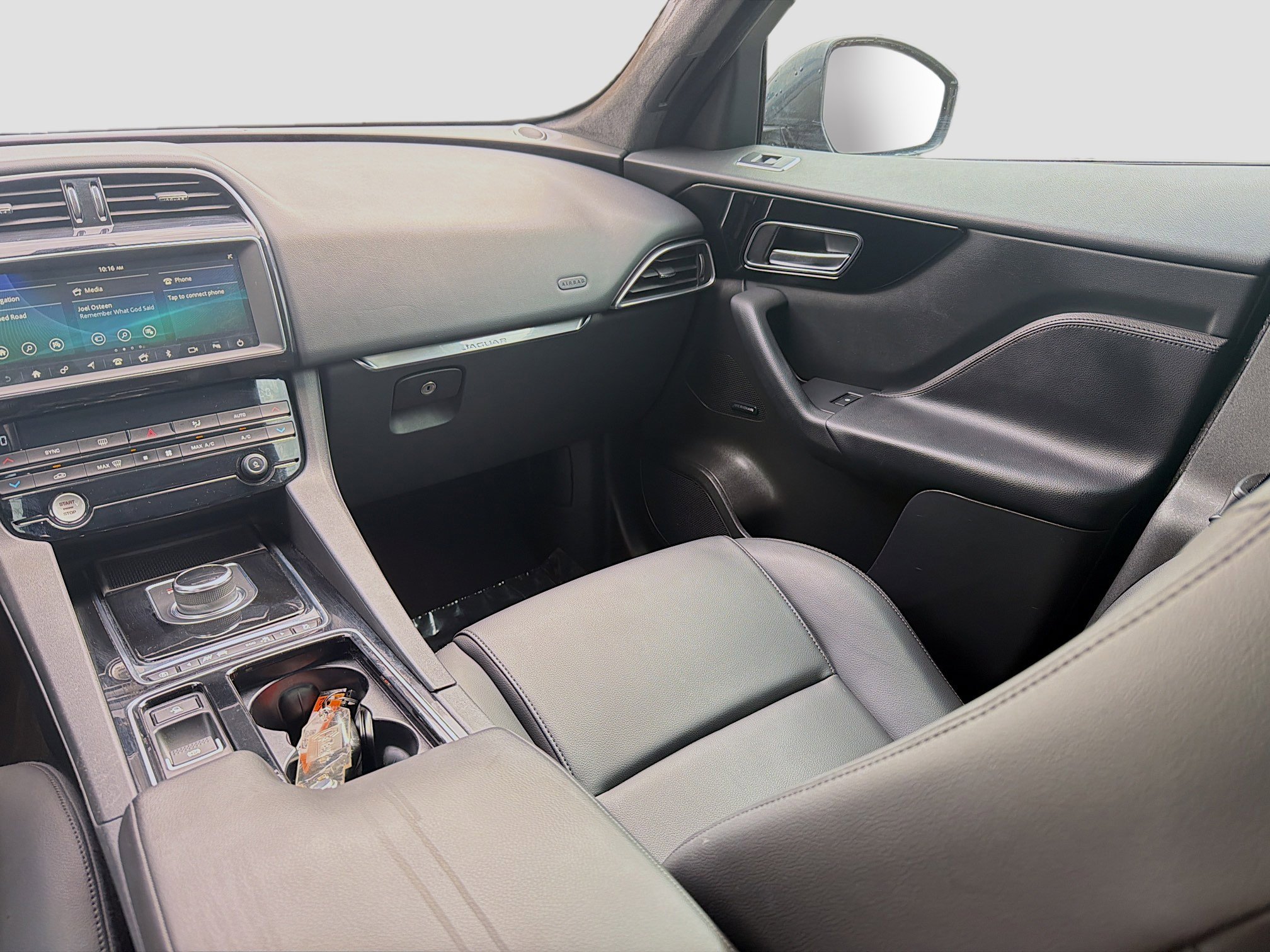 Used 2020 Jaguar F-PACE Premium image 21