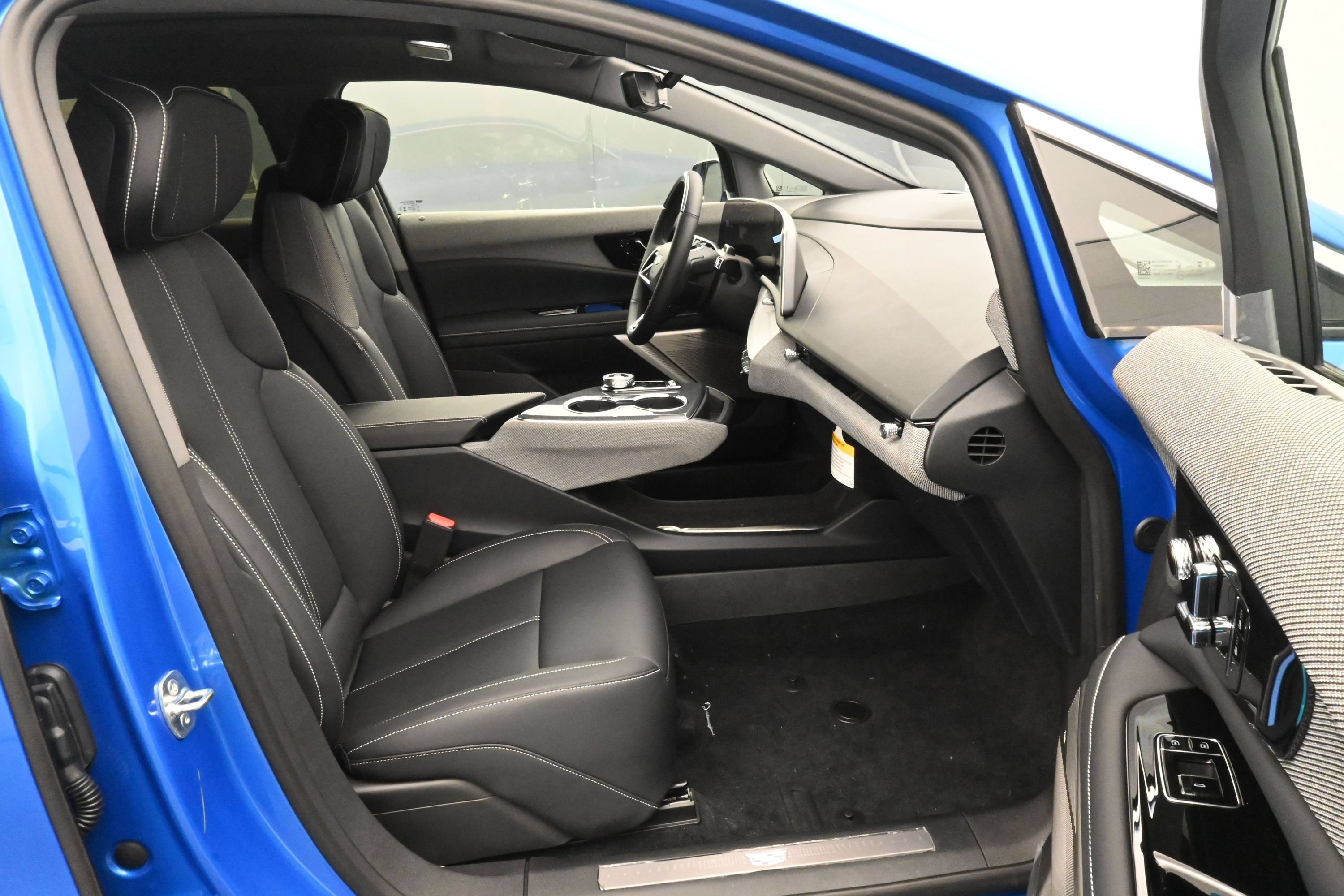 New 2026 Cadillac Optiq Luxury 1 w/ LPO, Floor Liner Package AWD/4WD image 13