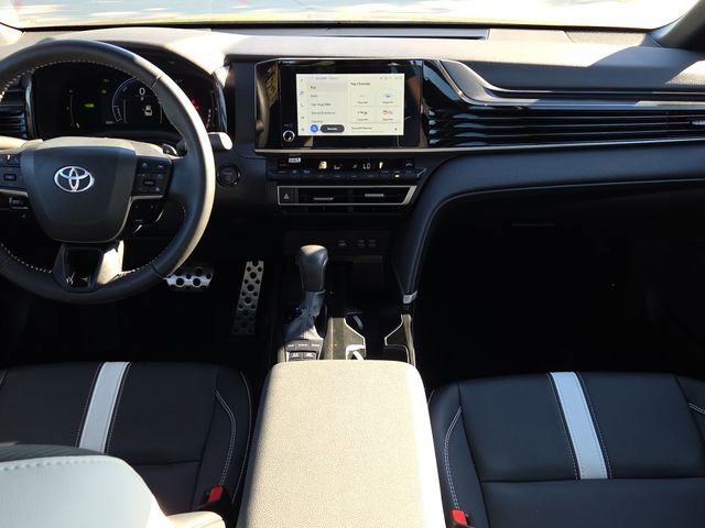 Used 2025 Toyota Camry SE image 12