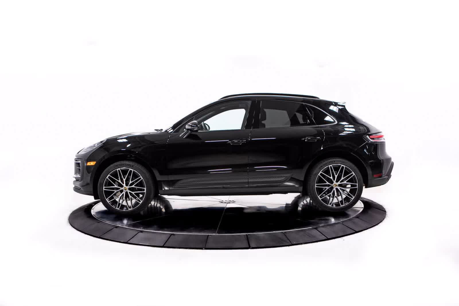 Used 2026 Porsche Macan AWD/4WD image 2
