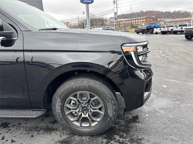 New 2025 Ford Expedition Max Active image 2