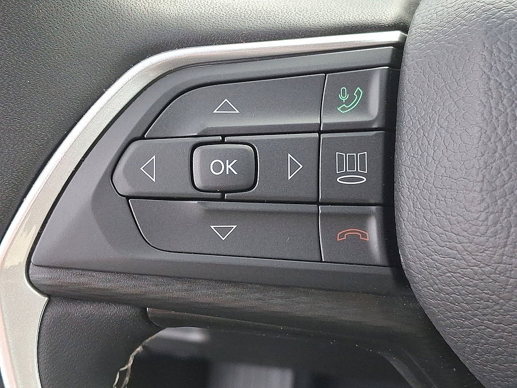 Used 2024 Jeep Grand Cherokee Laredo AWD/4WD image 23