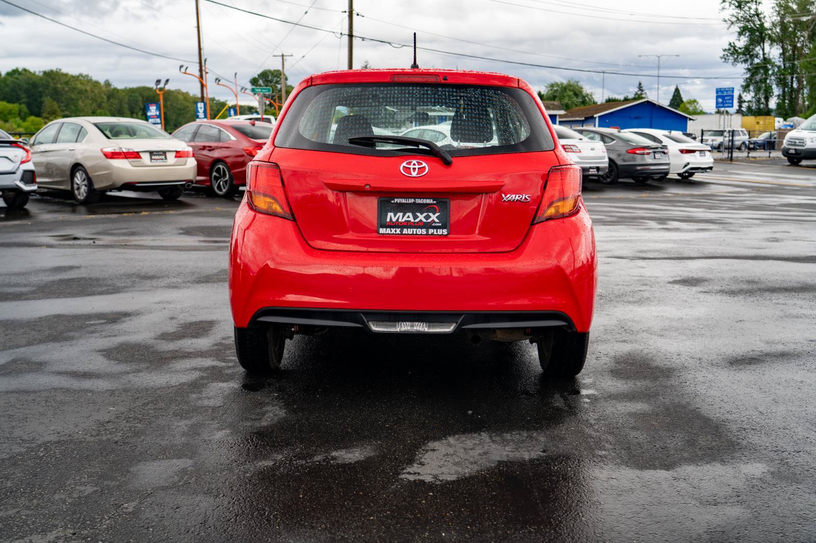 Used 2015 Toyota Yaris L FWD image 11
