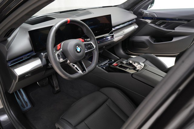 Used 2025 BMW M5 w/ Executive Package image 31