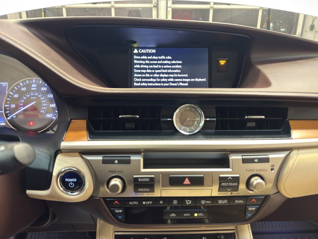 Used 2016 Lexus ES 300h image 18