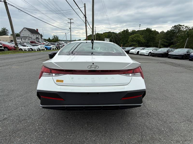 Used 2024 Hyundai Elantra SEL FWD image 4