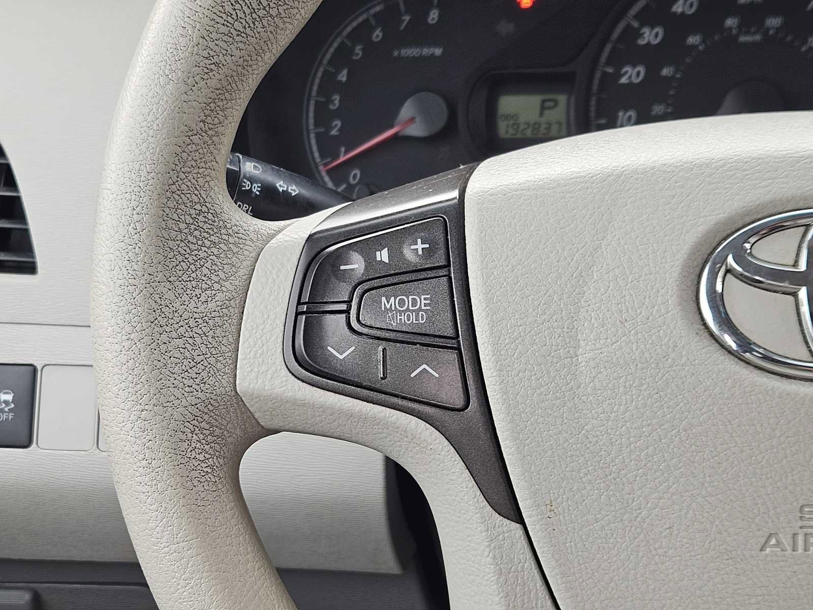 Used 2014 Toyota Sienna LE image 26