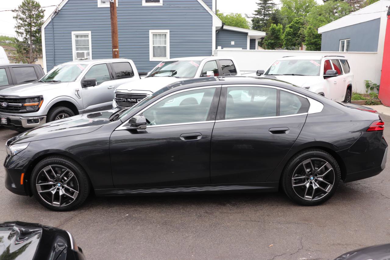 Used 2026 BMW 530i xDrive AWD/4WD image 2