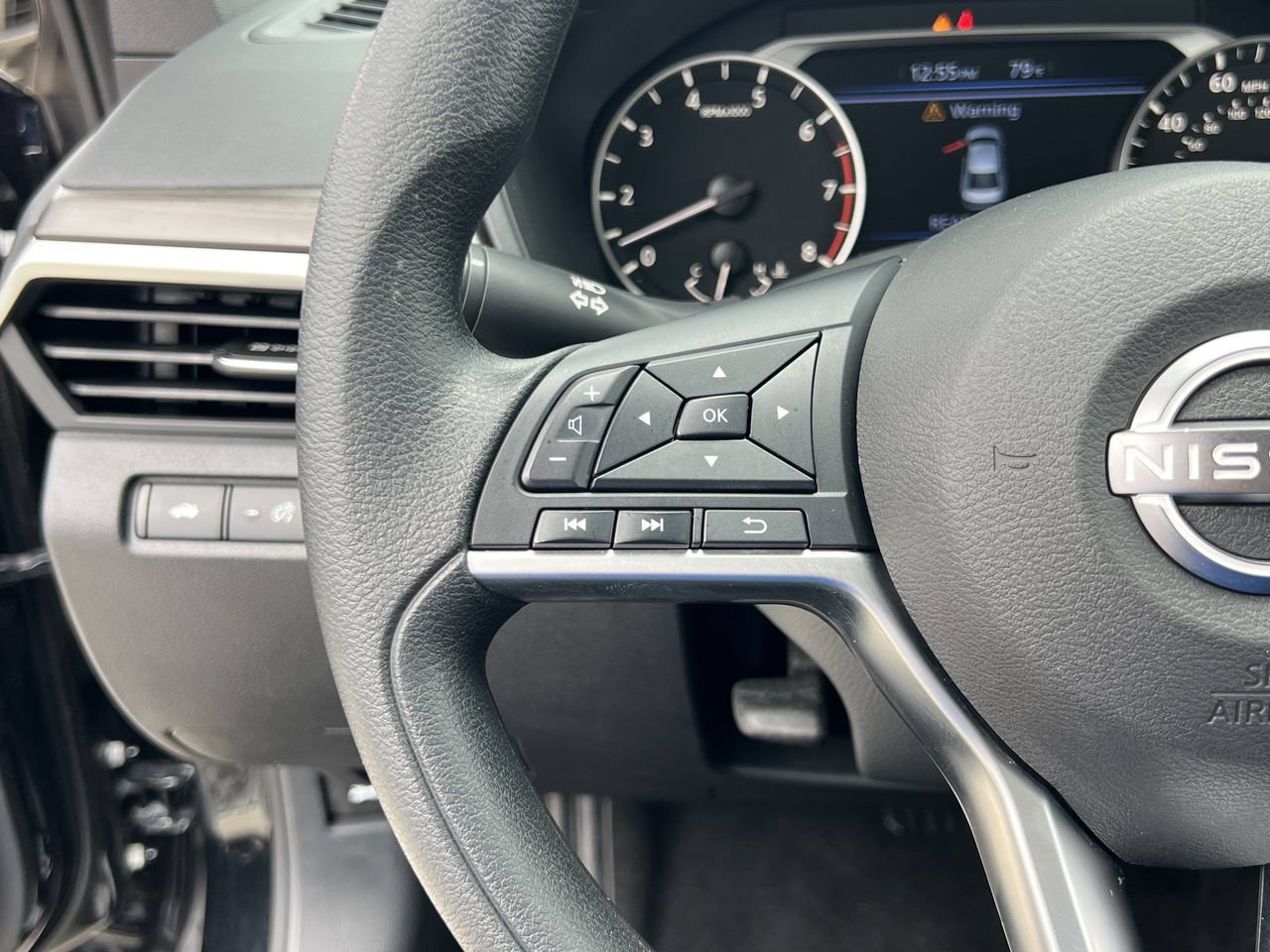 Used 2023 Nissan Altima 2.5 SV AWD/4WD image 11