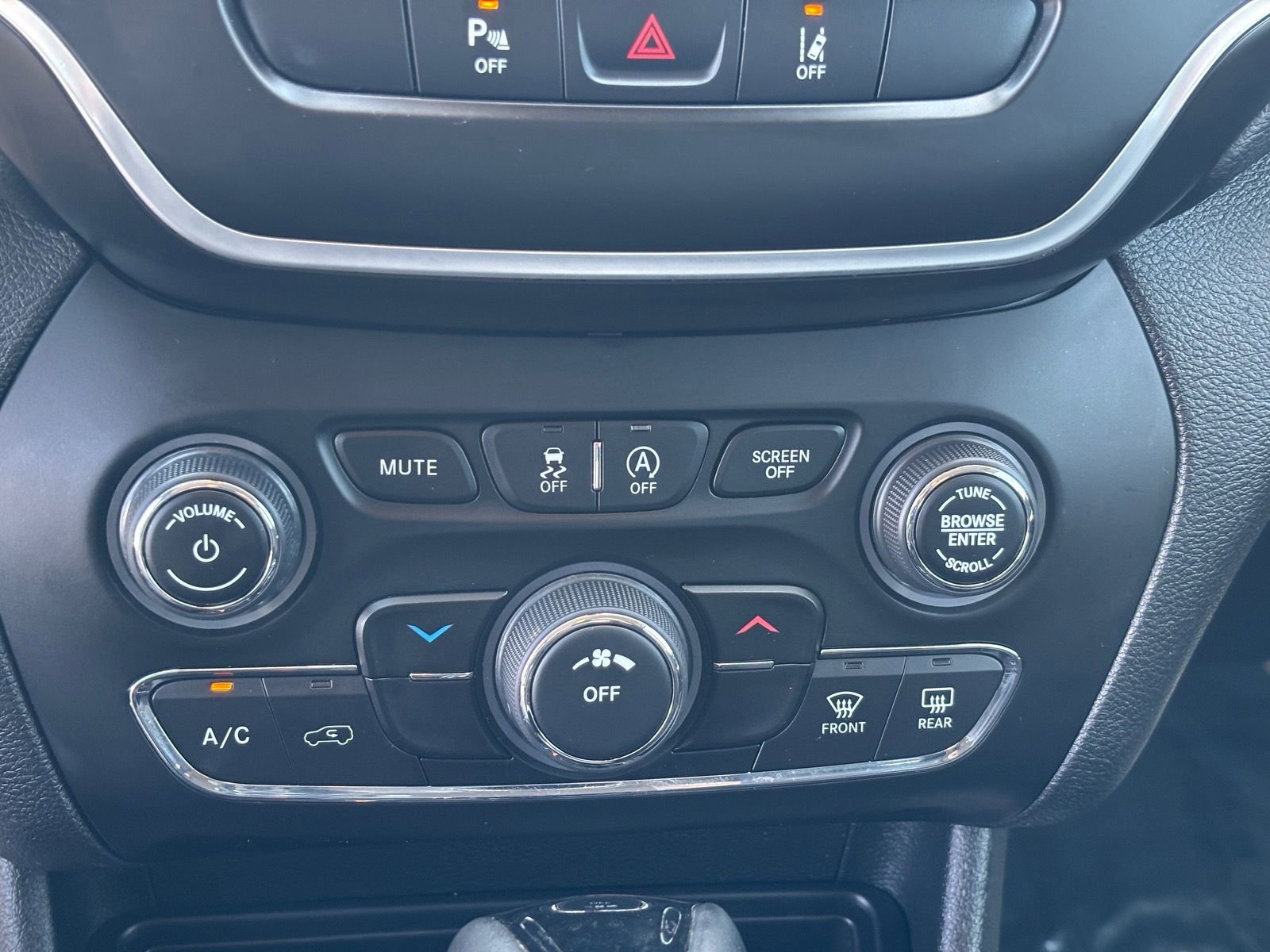 Used 2021 Jeep Cherokee Latitude Plus image 27