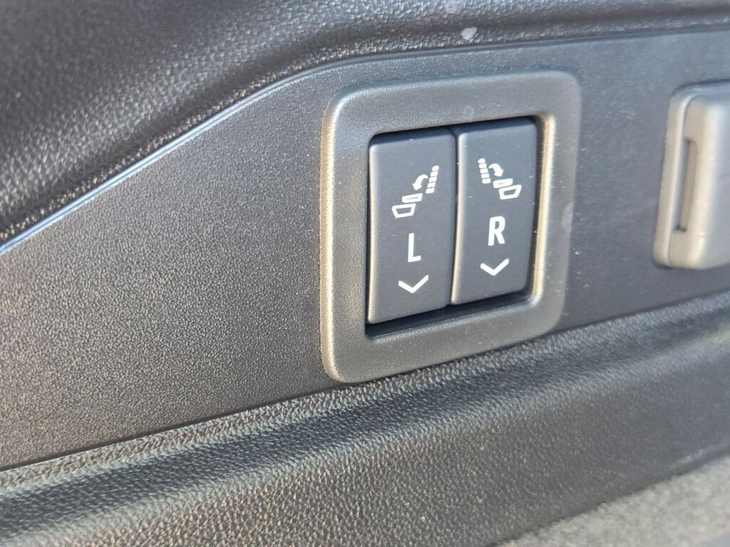 New 2026 Cadillac Lyriq Premium Luxury image 18