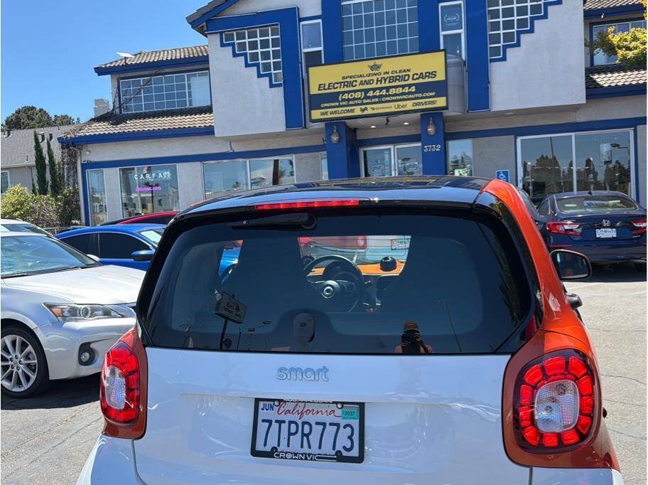 Used 2016 smart fortwo Proxy RWD image 32