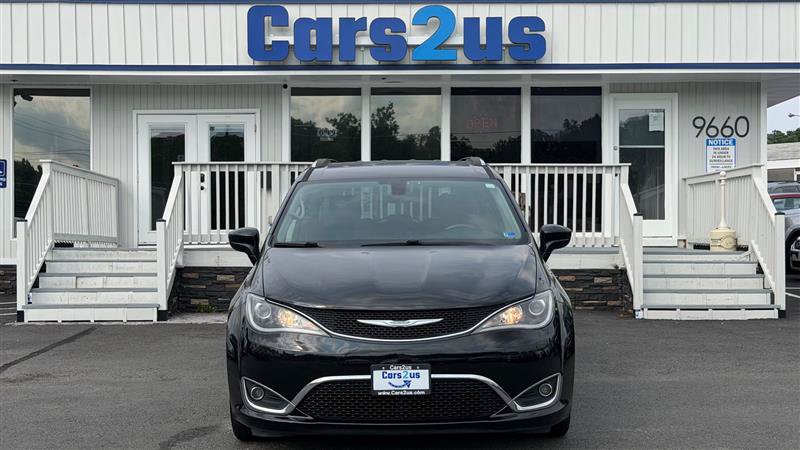 Used 2018 Chrysler Pacifica Touring-L FWD image 10
